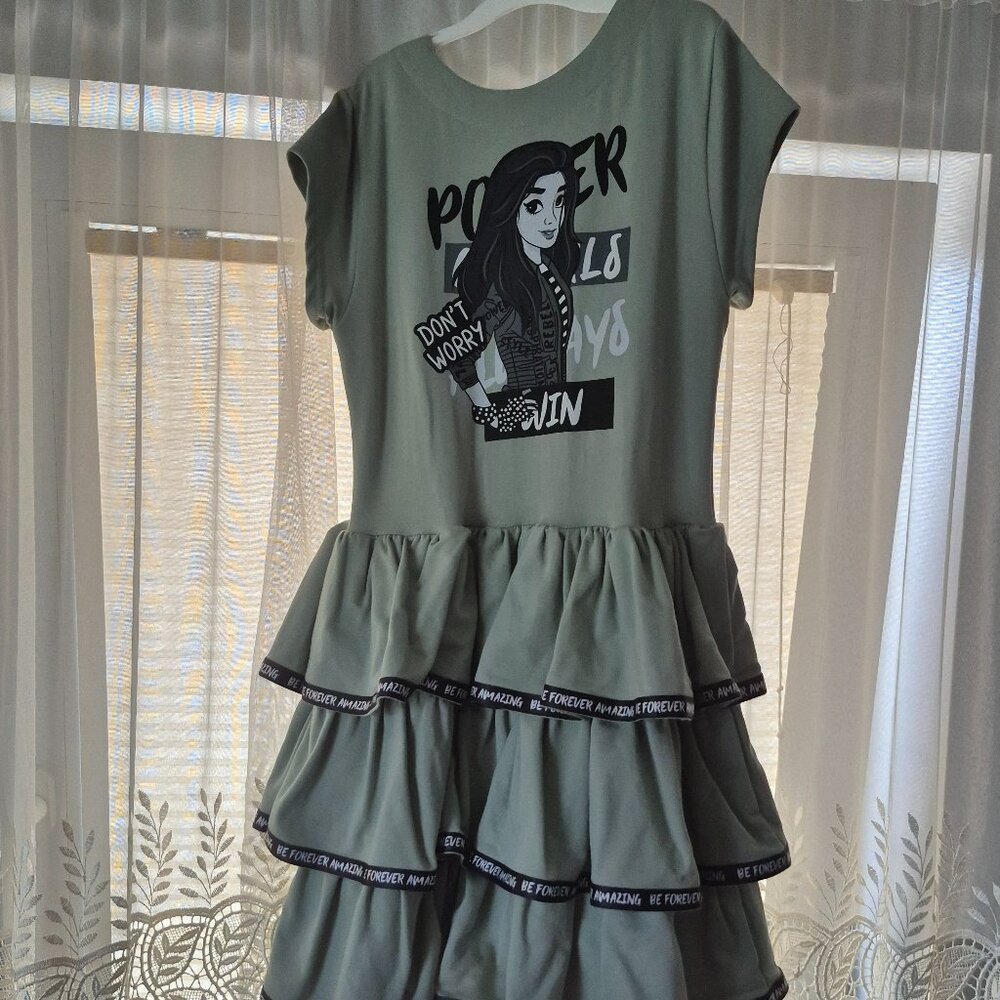 Girl power girl's beautiful dress!